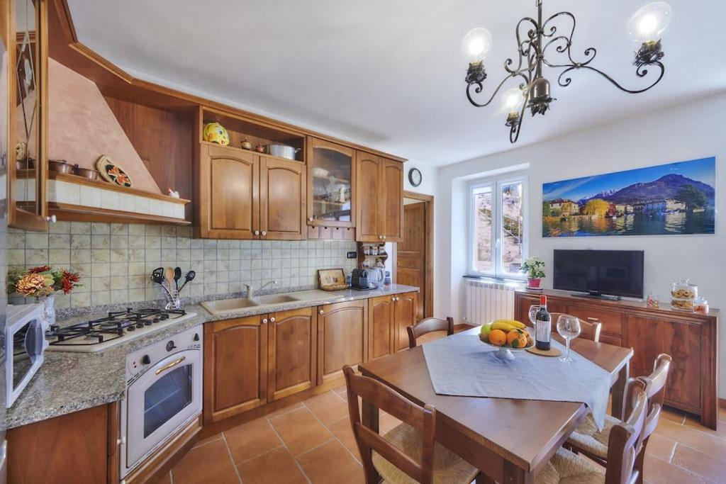 Casa Ducale Como Lake View Мандельо дел Ларио Екстериор снимка